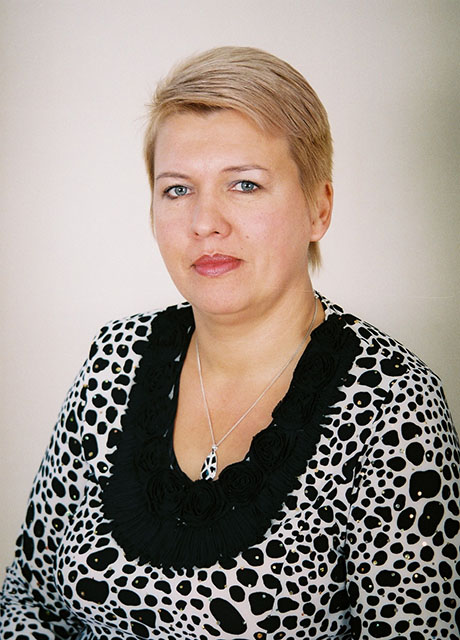 Затишняк Олена Василівна - директор Братської ЗОШ І-ІІІ ступенів.